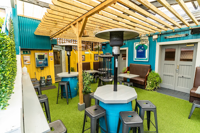 P Clarke's Bar - Hospitality and gastronomy