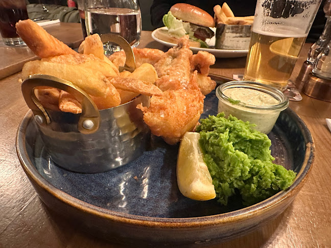 Opinii despre The Dew Drop Inn & Brewhouse în Kill - Hospitality and gastronomy