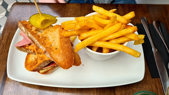 Comentarii opinii despre Paris Texas Bar and Restaurant