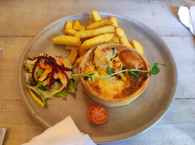 Opinii despre The Bowers Bar, Restaurant & Accommodation în Ballinrobe - Hospitality and gastronomy