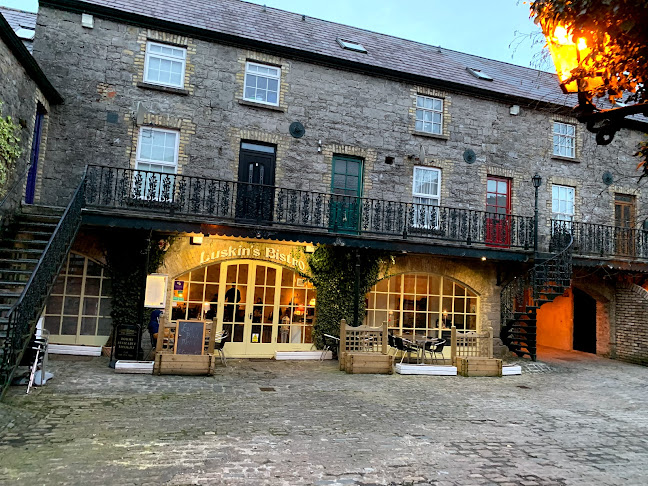 Luskin's Bistro - Hospitality and gastronomy