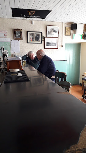 Opinii despre Lisadobber Bar and Grocery Store în Carrick-on-Suir - Hospitality and gastronomy