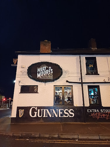 Peggy Moores Pub, Bar Food & Hostel