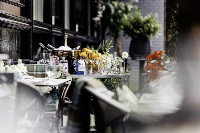 The MET Bar & Restaurant