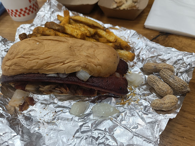 Opinii despre Five Guys Swords Pavilions în Swords - Hospitality and gastronomy