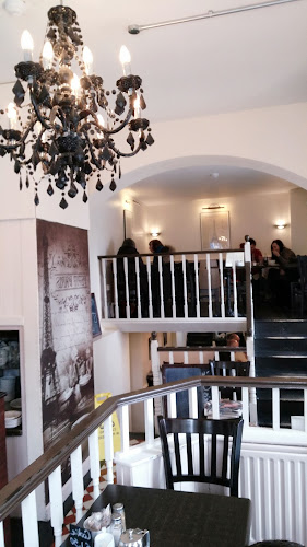 Petit Paris Cafe - Hospitality and gastronomy