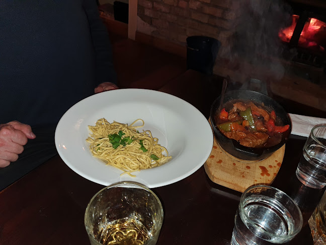 Skellys Bar & Guest House - Hospitality and gastronomy