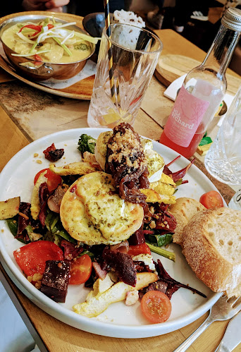 Comentarii opinii despre Room8