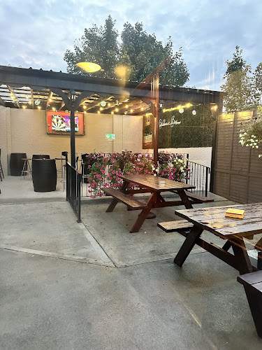 Opinii despre TJ Gibbons' Bar în Shrule - Hospitality and gastronomy