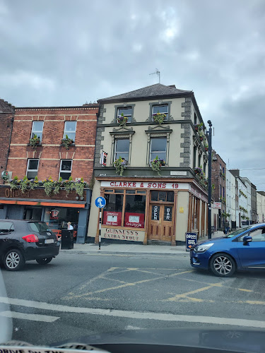 Clarkes Bar - Hospitality and gastronomy