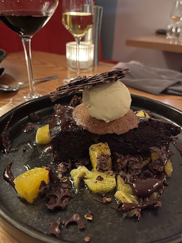 Oscars Seafood Bistro