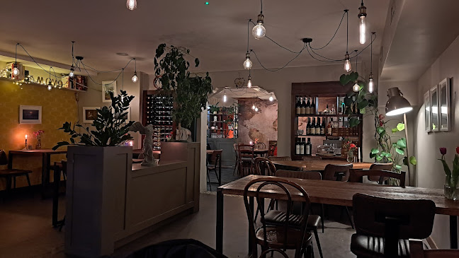 Momo Restaurant - Hospitality and gastronomy