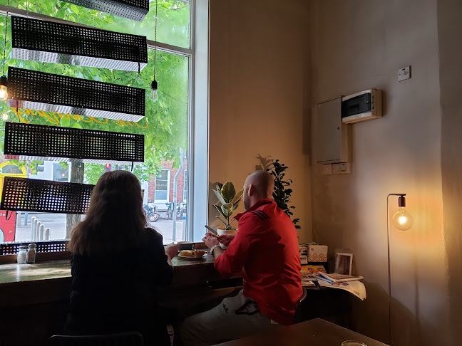 Comentarii opinii despre The Bookshelf Coffee House