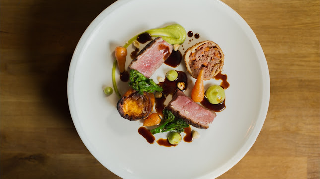 Opinii despre The Dew Drop Inn & Brewhouse în Kill - Hospitality and gastronomy