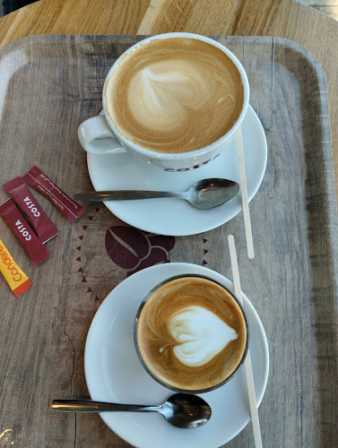 Comentarii opinii despre Costa Coffee