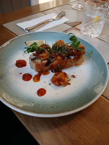 Comentarii opinii despre Room8