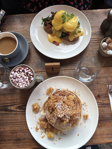 Little Acorn Cafe - Hospitality and gastronomy