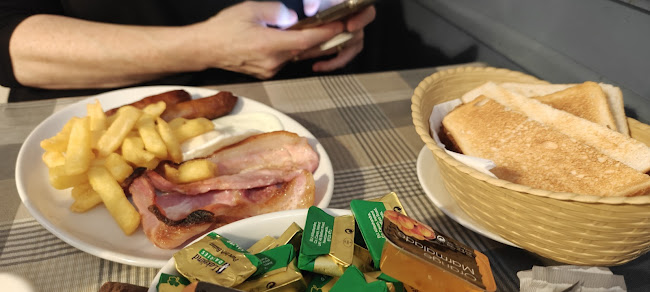 Comentarii opinii despre CAFE M - homestyle roots ltd