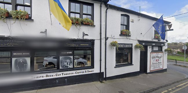 Peggy Moores Pub, Bar Food & Hostel