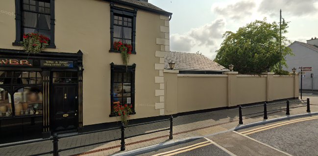 Power's Pub, Bar, Lounge & Beer Garden